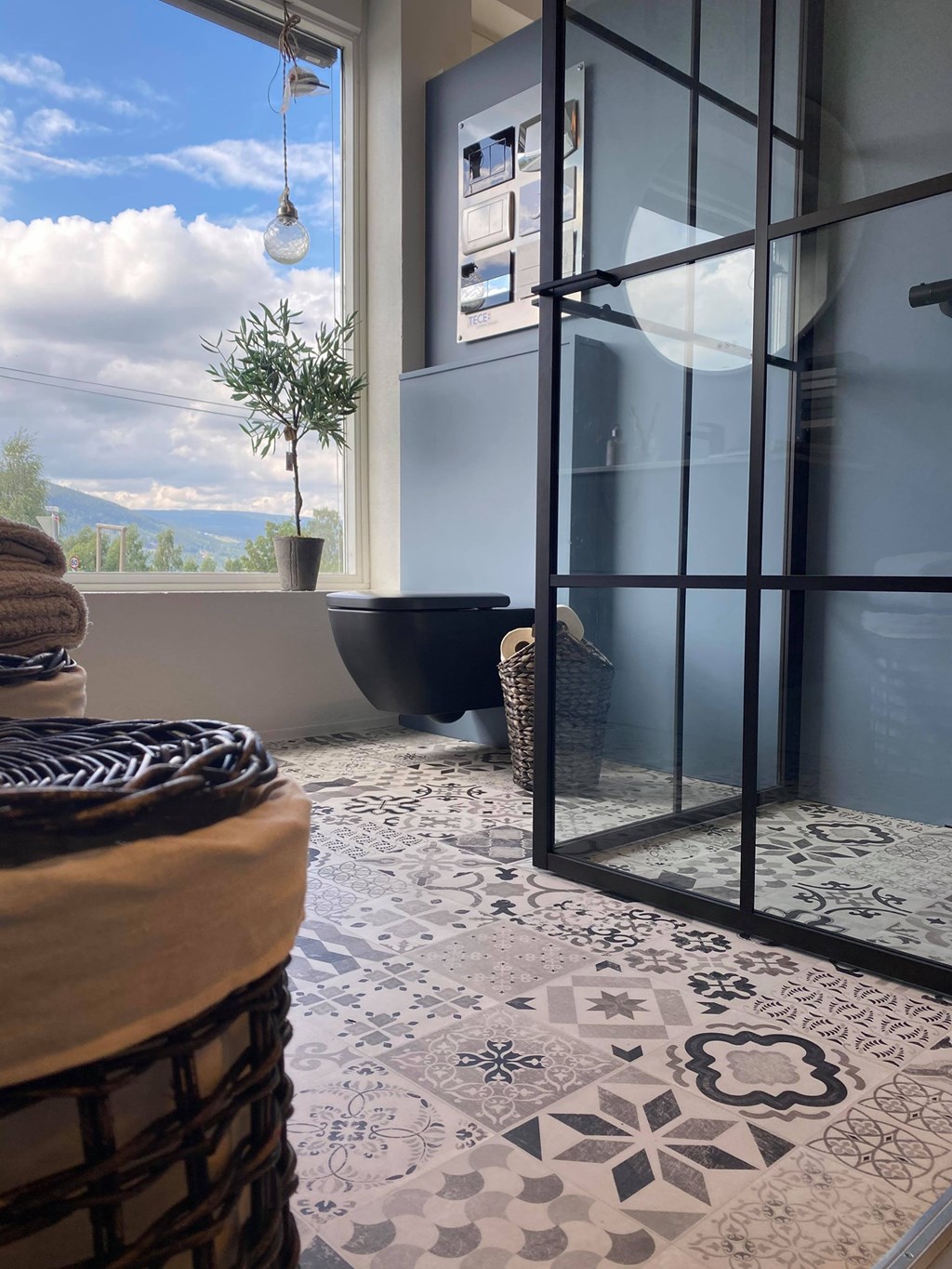 VB Aurdal rørleggertjenester baderom med svarte detaljer?